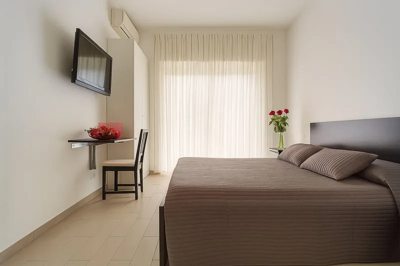 Double Room with private bathroom and breakfast — Elements Guest House Rome